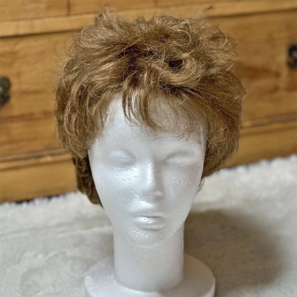 IOB Paula Young Cover Girl Whisper Lite Wig A2182 in Light Golden Brown Average